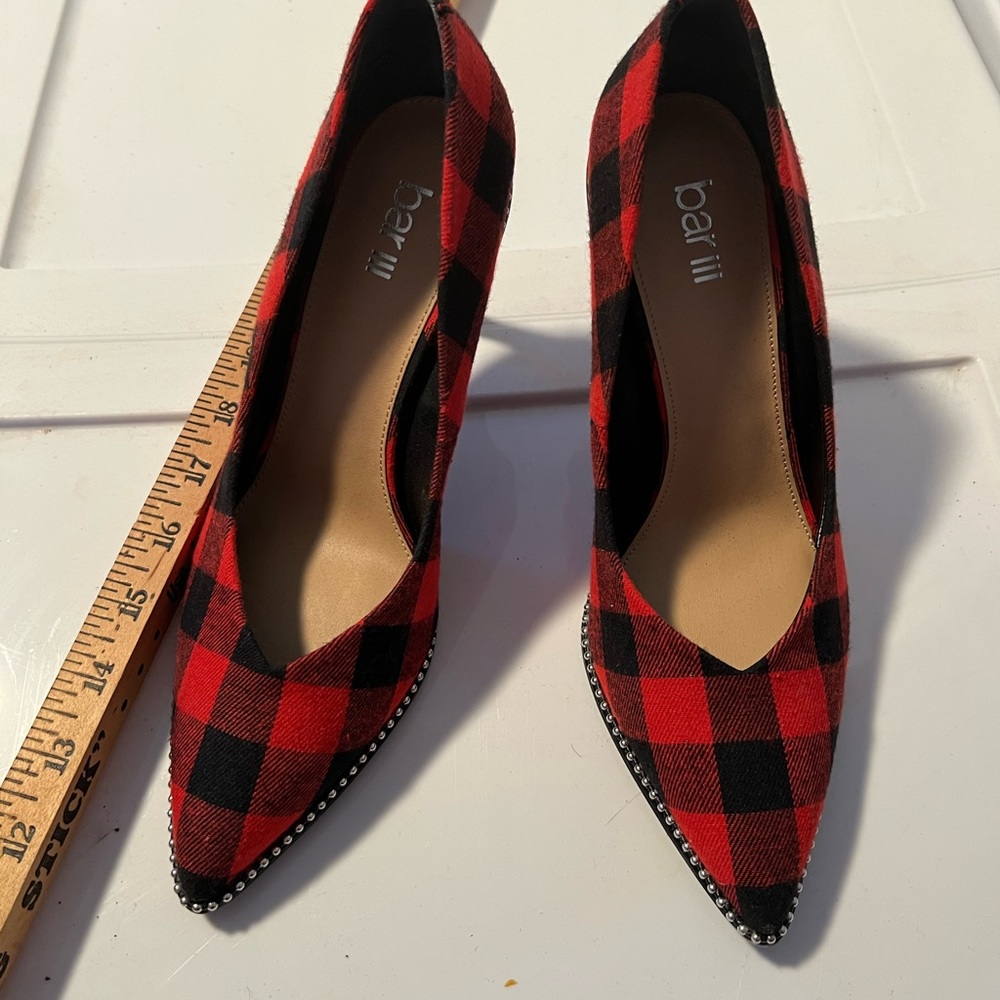 Bar lll  black and red plaid heel size 8